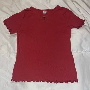 Old navy t shirt worn once like new